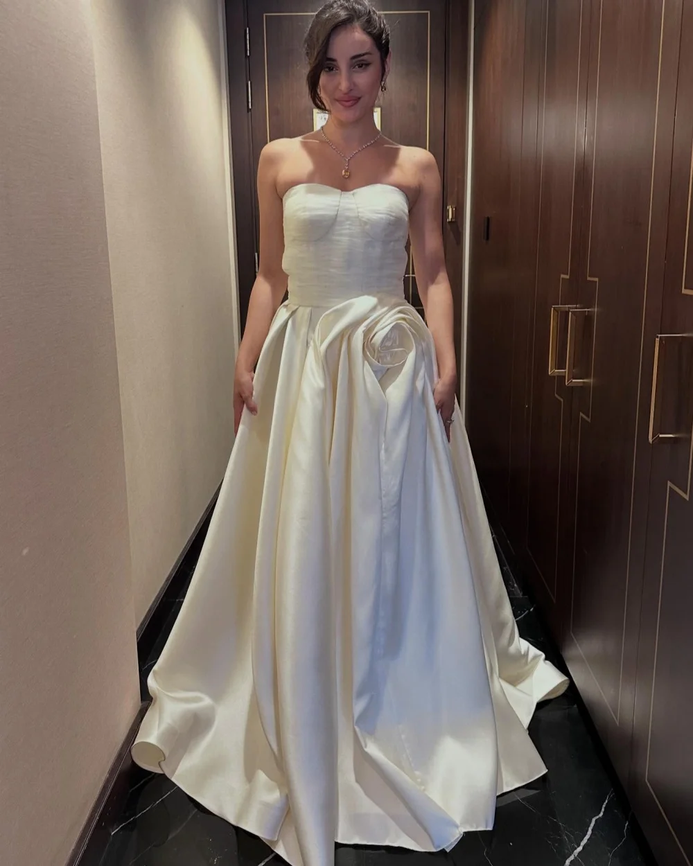 Customized Modern Style Classic Handmade Flower Pleat A-line Strapless Long Dresses Bespoke Occasion Dresses Matching Fashion
Customized Modern Style Classic Handmade Flower Pleat A-line Strapless Long Dresses Bespoke Occasion Dresses Matching Fashion