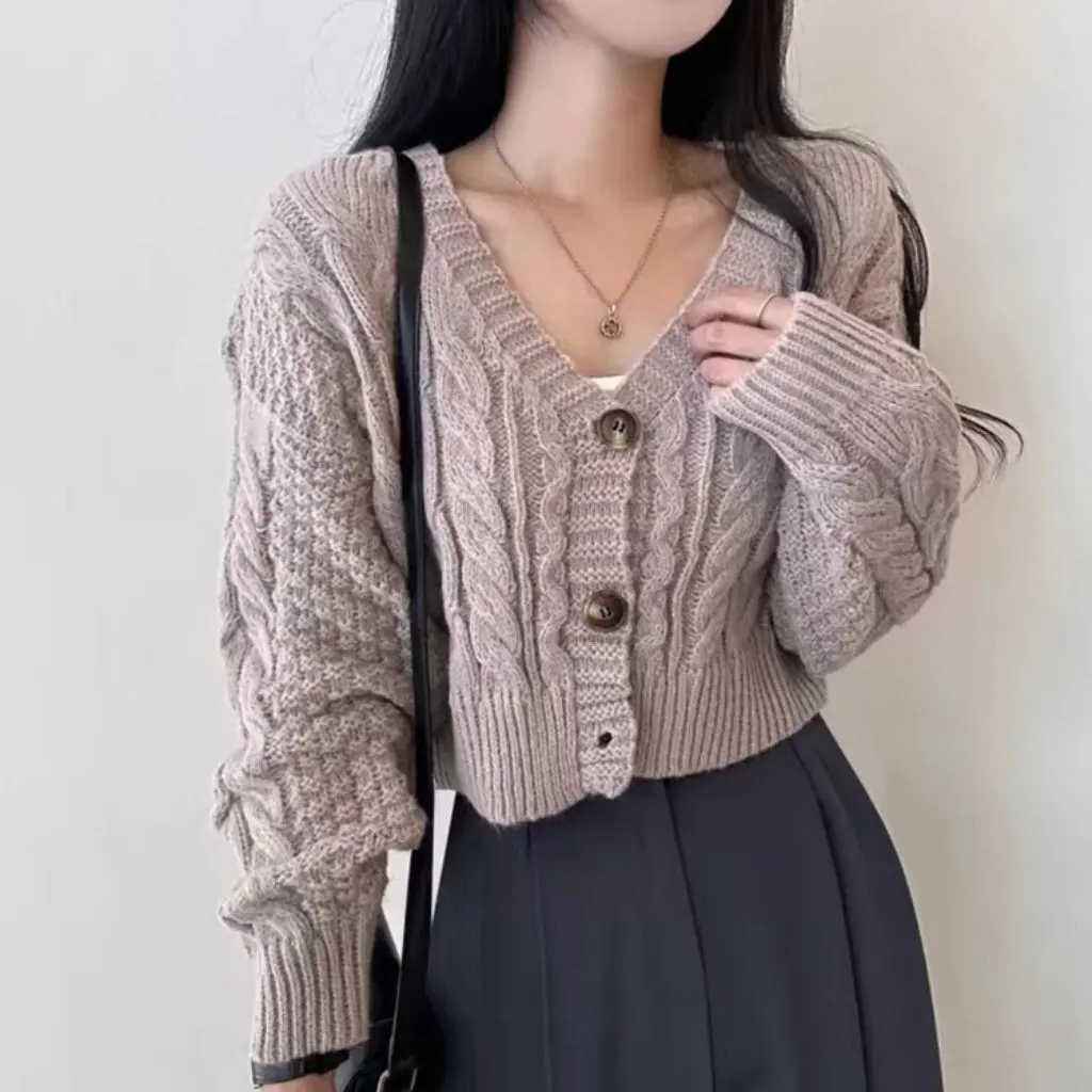 Korean Chic V-Neck Knitted Open Cardigan Short Sleeve Long Sweater Vintage Linen Pattern Autumn Slimming Three Button Style
Korean Chic V-Neck Knitted Open Cardigan Short Sleeve Long Sweater Vintage Linen Pattern Autumn Slimming Three Button Style