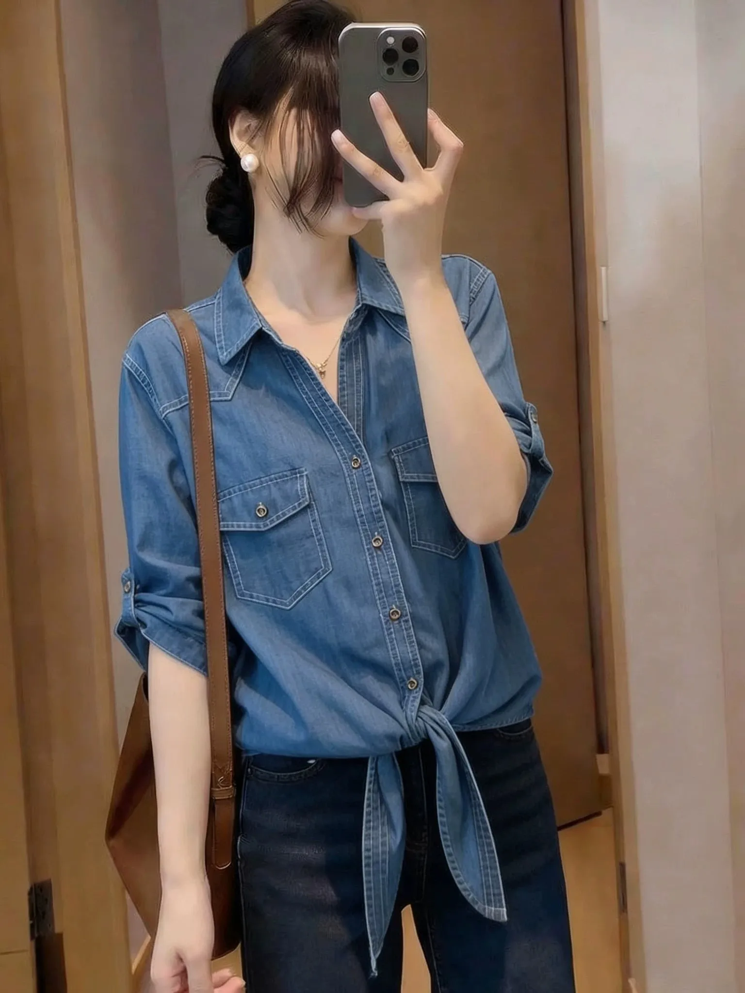 plus Size Vintage Denim V-Neck Shirt Women's Summer New Style Tie Waist Sleeveless Top Korean Style Commute Fashion
plus Size Vintage Denim V-Neck Shirt Women's Summer New Style Tie Waist Sleeveless Top Korean Style Commute Fashion