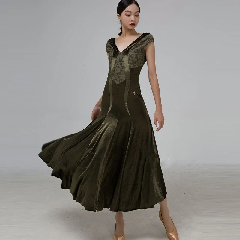 Green Velvet Latin Dance Dress Women Modern Dancing Dress Waltz Ballroom Dance Performance Costume Stage Clothing SL11802
Green Velvet Latin Dance Dress Women Modern Dancing Dress Waltz Ballroom Dance Performance Costume Stage Clothing SL11802