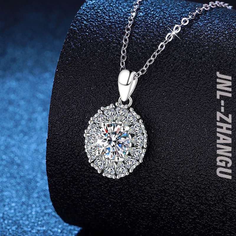 925Sterling Silver Necklace High-Grade Big Diamond Moissanite Pendant1CaratDColorful Moissanite Necklace
925Sterling Silver Necklace High-Grade Big Diamond Moissanite Pendant1CaratDColorful Moissanite Necklace