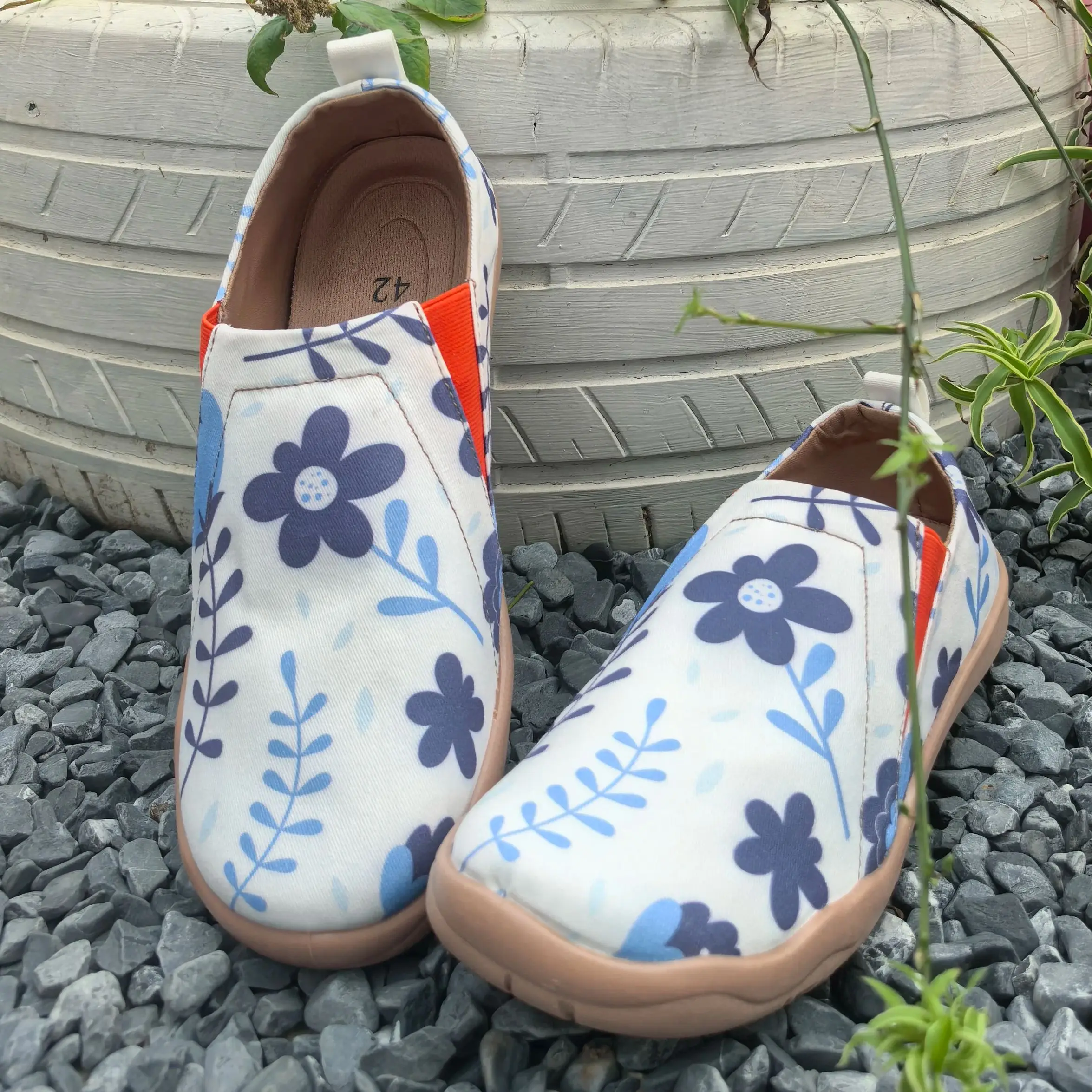 Women's Spring and Summer New Style Blue Flower Fashion Printed Casual Shoes, Comfortable Shallow Low-Cut Soft Soles, Lightweight and Breathable Large Size Women's Shoes
Women's Spring and Summer New Style Blue Flower Fashion Printed Casual Shoes, Comfortable Shallow Low-Cut Soft Soles, Lightweight and Breathable Large Size Women's Shoes