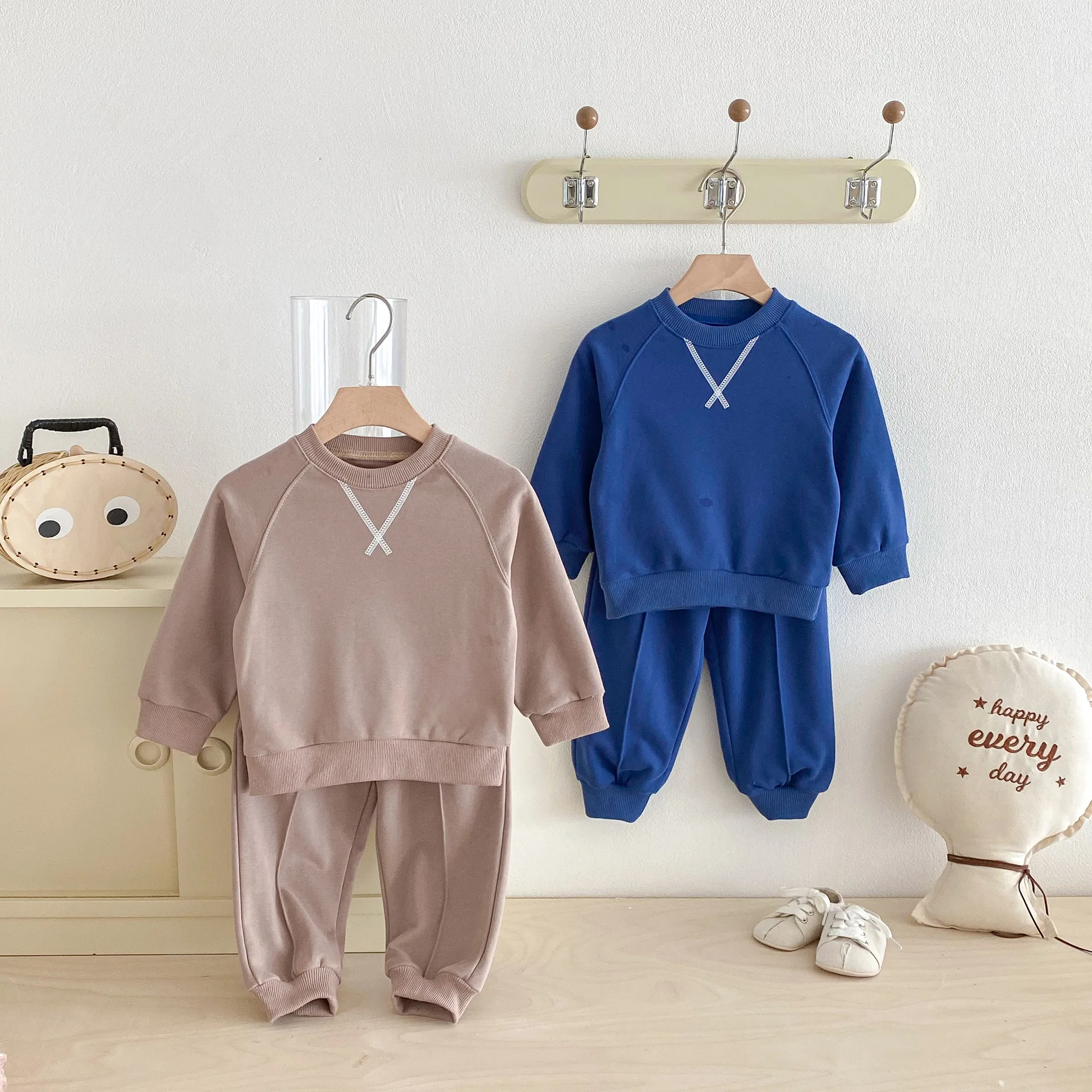 2026 Spring New Children Long Sleeve Clothes Set Boys Girls Sweatshirt + Pants 2pcs Suit Cotton Kids Simple Casual Outfits
2026 Spring New Children Long Sleeve Clothes Set Boys Girls Sweatshirt + Pants 2pcs Suit Cotton Kids Simple Casual Outfits