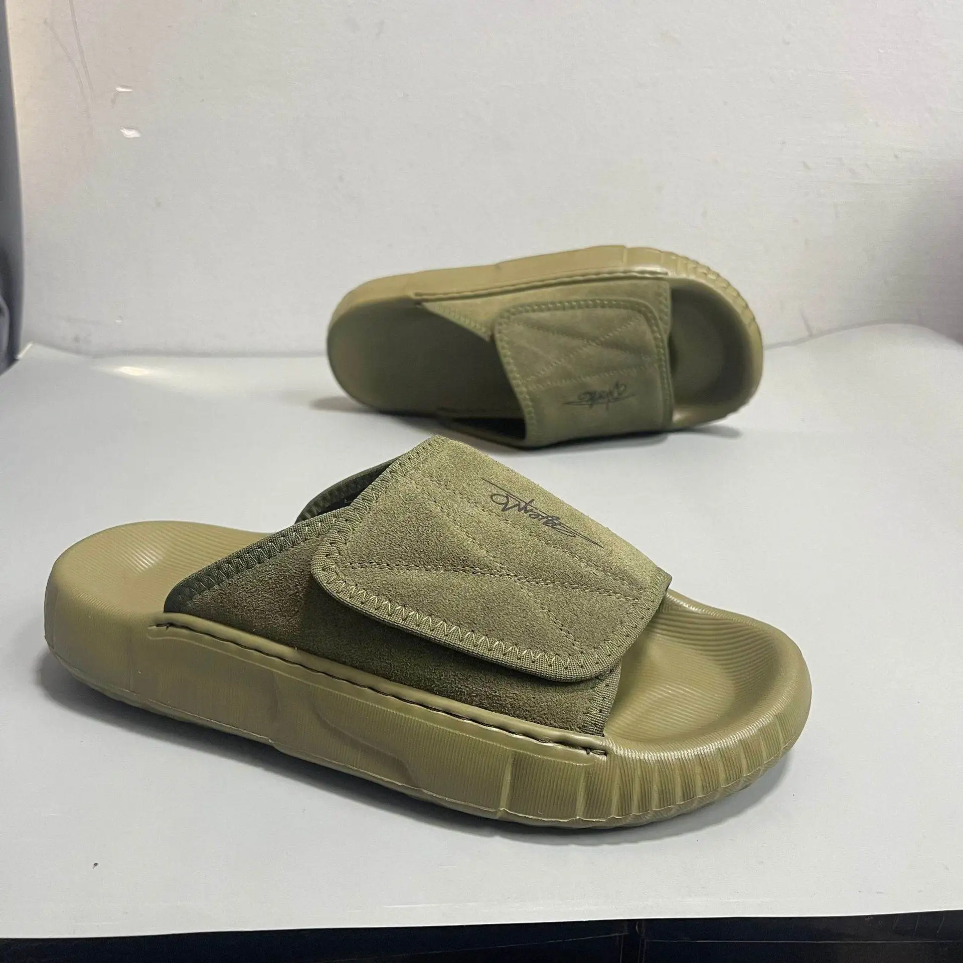 Men's Summer 2024 Breathable Leather Slip-On Shoes Casual Versatile Korean Fashion British Style Flat Sandals Luxury Hair
Men's Summer 2024 Breathable Leather Slip-On Shoes Casual Versatile Korean Fashion British Style Flat Sandals Luxury Hair