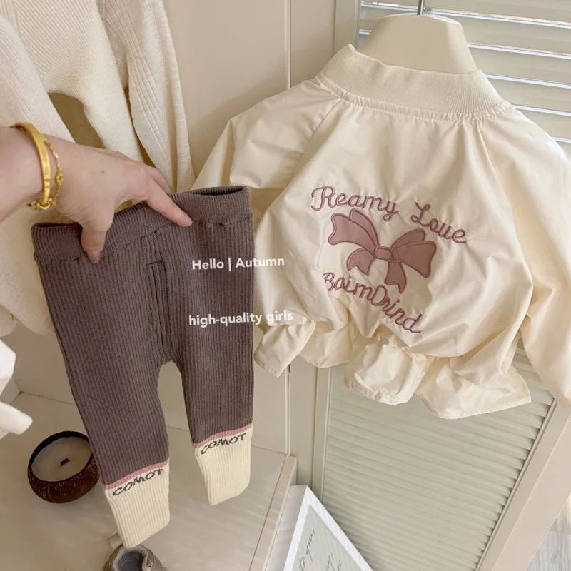 Autumn and Winter Girls' Korean Style Creamy-white Windbreaker Coat Baby Color Matching Knitted Pants Baby Girl Two-Piece Suit
Autumn and Winter Girls' Korean Style Creamy-white Windbreaker Coat Baby Color Matching Knitted Pants Baby Girl Two-Piece Suit