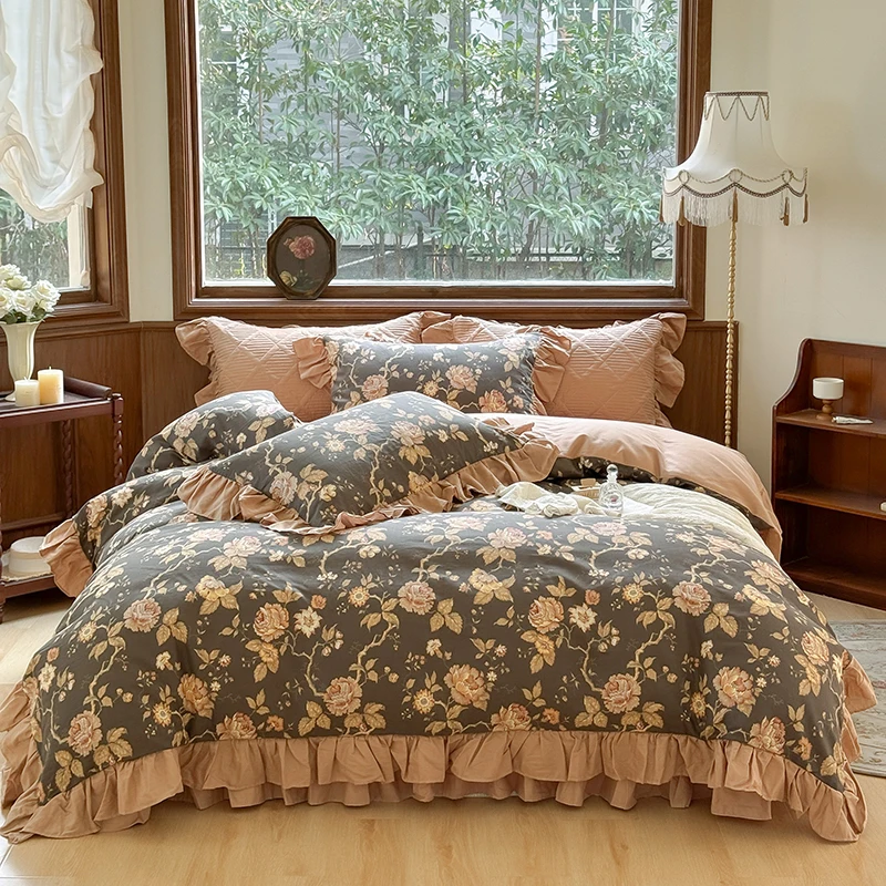 4/6Pcs Vintage French Country Style Flowers Prints Ruffles 100% Cotton Bedding Set Duvet Cover Quilted Bedspread Pillowcases
4/6Pcs Vintage French Country Style Flowers Prints Ruffles 100% Cotton Bedding Set Duvet Cover Quilted Bedspread Pillowcases
