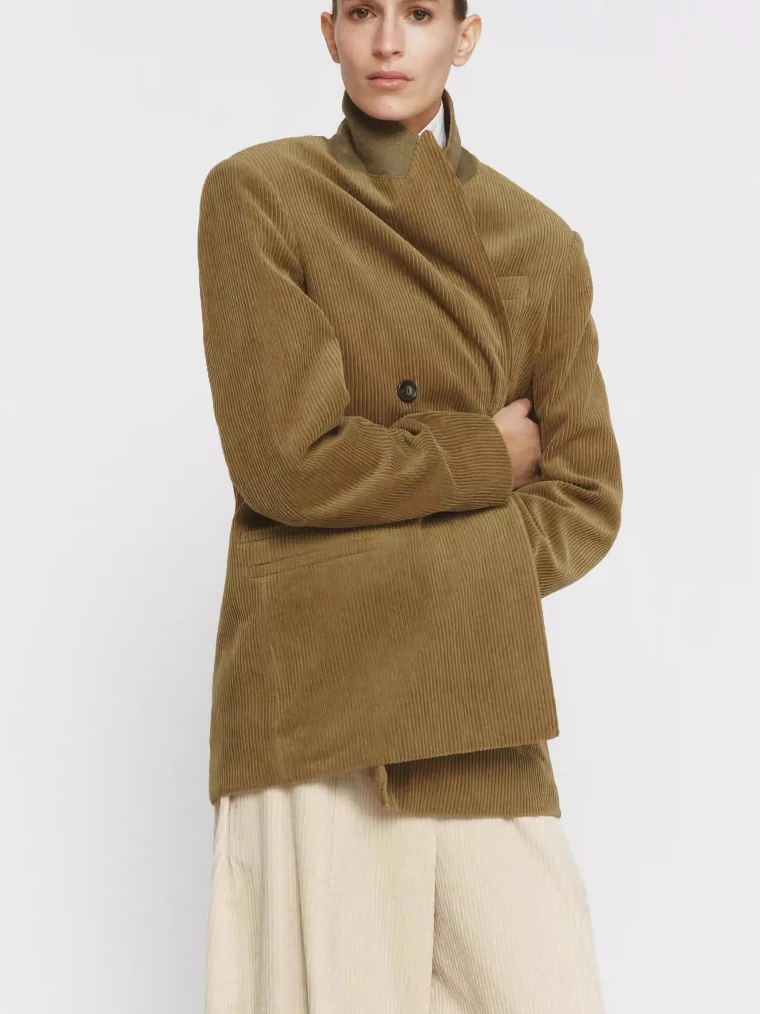 Лимитированная серия: Женский свободный костюмный пиджак с пуговицами, новинка осень-зима 2026, длинный рукав, стандартная длина
Лимитированная серия: Женский свободный костюмный пиджак с пуговицами, новинка осень-зима 2026, длинный рукав, стандартная длина