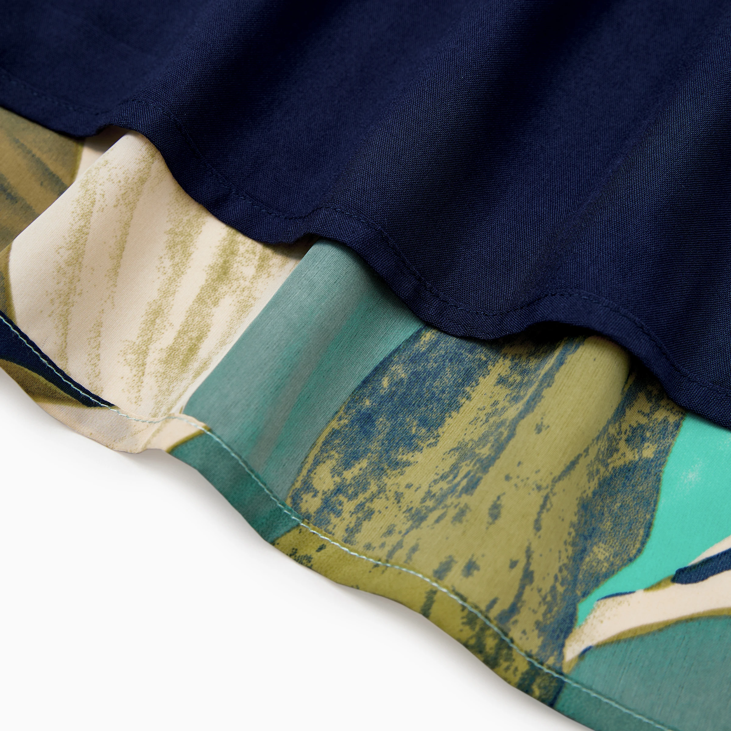 PatPat Family Matching Outfits Elegant Navy Blue & Green Leaf Print Dress or Colorblock Casual T-Shirt
PatPat Family Matching Outfits Elegant Navy Blue & Green Leaf Print Dress or Colorblock Casual T-Shirt