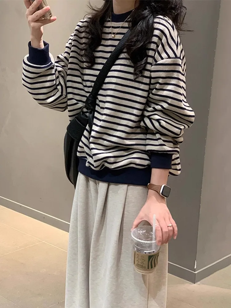 Women's round Neck Stripe Base Shirt Inner Wear Casual Loose Fit Long Sleeve Knitted Top Korean Style Early Autumn Spring
Women's round Neck Stripe Base Shirt Inner Wear Casual Loose Fit Long Sleeve Knitted Top Korean Style Early Autumn Spring