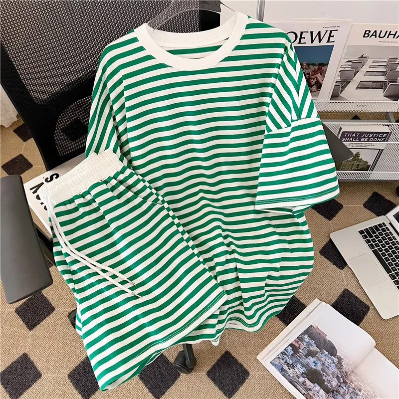 Striped Casual Sports Suit for Women's Spring and Summer Loose Fit Student Short Sleeved T-shirt Shorts Two-piece Set
Striped Casual Sports Suit for Women's Spring and Summer Loose Fit Student Short Sleeved T-shirt Shorts Two-piece Set
