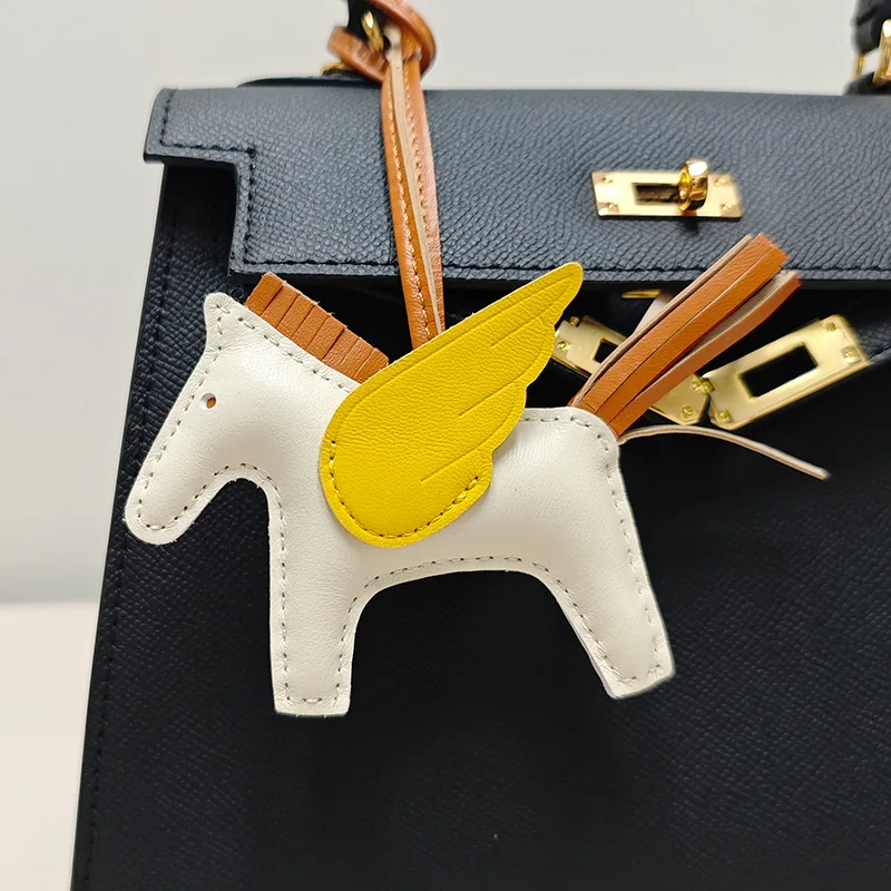 Handcrafted Leather Horse Bag Charm Cute Sheepskin Pegasus Genuine Leather Car Hanging Ornament Fashionable Accessory
Handcrafted Leather Horse Bag Charm Cute Sheepskin Pegasus Genuine Leather Car Hanging Ornament Fashionable Accessory