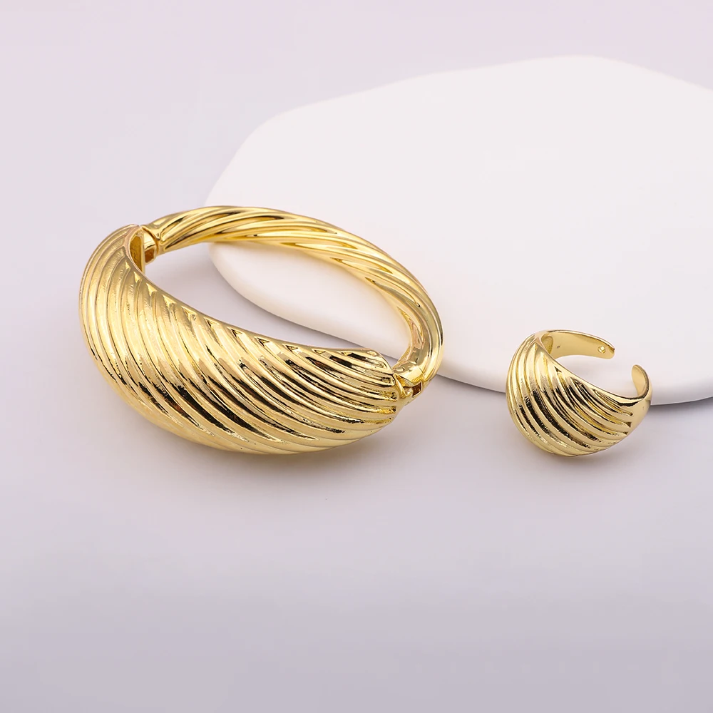 New Women Bracelet 18K Gold Plated Cuff Bangle With Ring Luxury Quality Fashion Jewelry Wedding Party Accessories
New Women Bracelet 18K Gold Plated Cuff Bangle With Ring Luxury Quality Fashion Jewelry Wedding Party Accessories