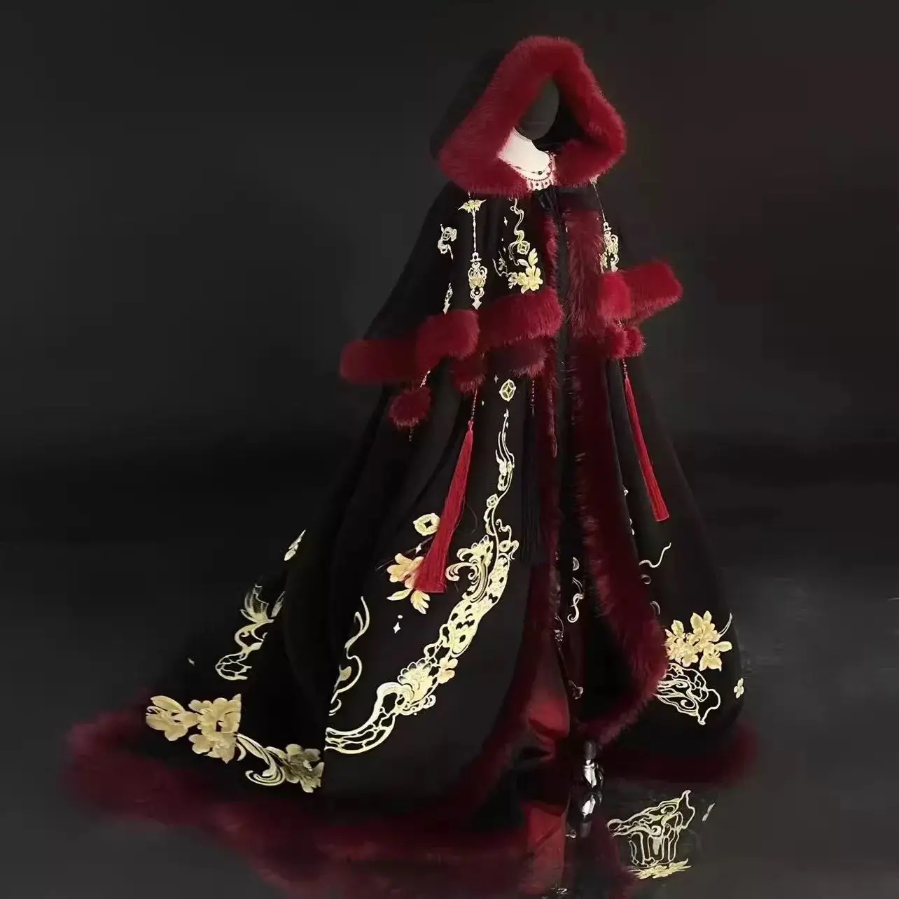 Qinghuanji 2026 Autumn New Heavy Embroidery Encounter Dragon Southern And Northern Dynasties Waist-Length Cape Hanfu Set Shipped
Qinghuanji 2026 Autumn New Heavy Embroidery Encounter Dragon Southern And Northern Dynasties Waist-Length Cape Hanfu Set Shipped