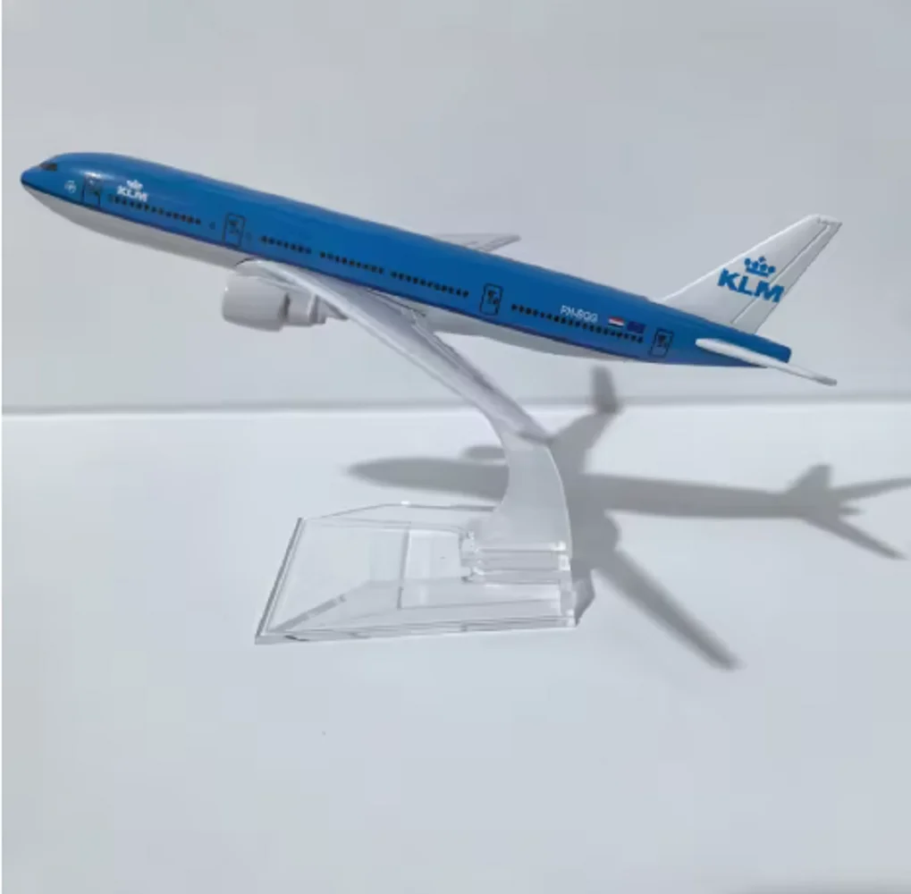 Металлическая модель самолета KLM Royal Dutch Airways B777, 16 см, масштаб 1:400, коллекционная, для мальчиков, подарок
Металлическая модель самолета KLM Royal Dutch Airways B777, 16 см, масштаб 1:400, коллекционная, для мальчиков, подарок