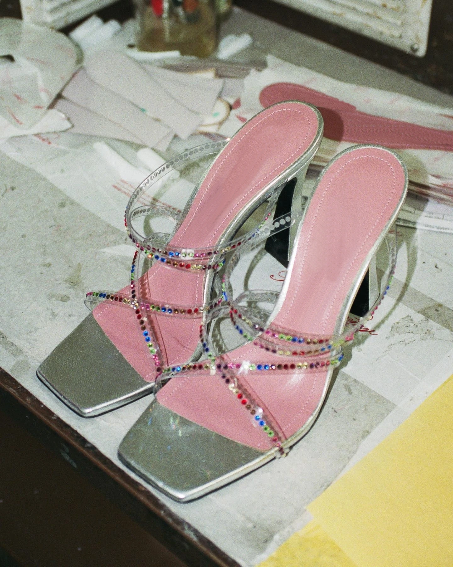 Square Open Toe Sandals Pvc Cross Straps Adorned With Multicolored Rhinestone Slingback Straps Designers Stiletto High Heel Shoe
Square Open Toe Sandals Pvc Cross Straps Adorned With Multicolored Rhinestone Slingback Straps Designers Stiletto High Heel Shoe