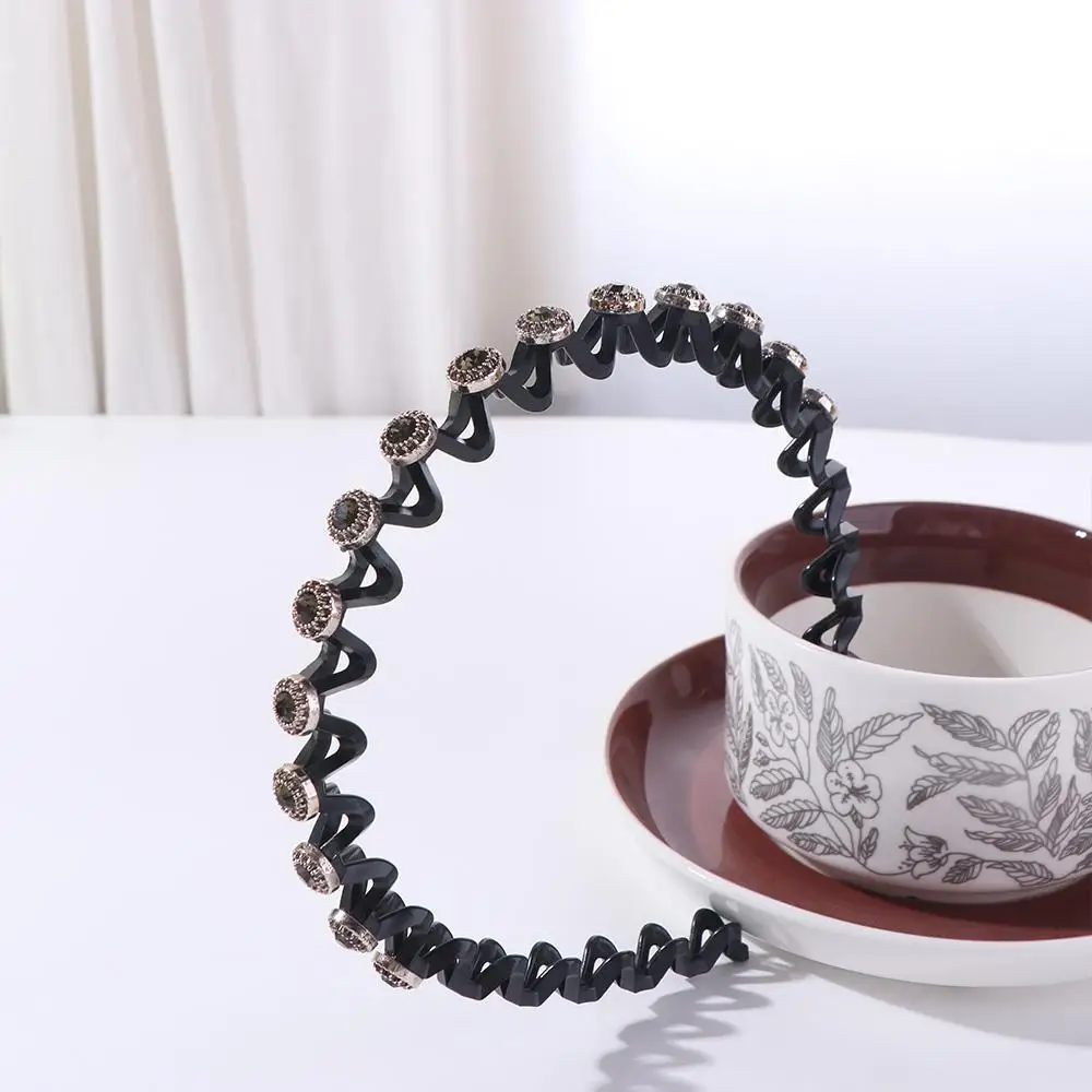 Элегантная женская повязка для волос с жемчугом и цирконами, инкрустированная стразами, для легкого плетения кос и укладки волос, с зубчиками, для женщин
Элегантная женская повязка для волос с жемчугом и цирконами, инкрустированная стразами, для легкого плетения кос и укладки волос, с зубчиками, для женщин