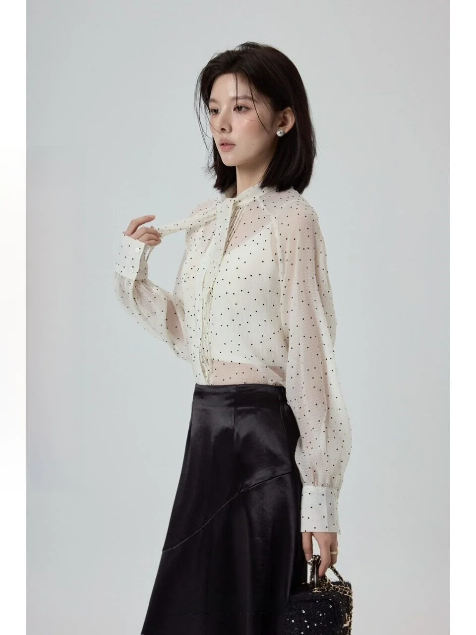 French Sle Long Sve Polka Dot irt with Bow Tie for Women Breathable Skin-Friendly Polyester Blend Spring Summer Top
French Sle Long Sve Polka Dot irt with Bow Tie for Women Breathable Skin-Friendly Polyester Blend Spring Summer Top