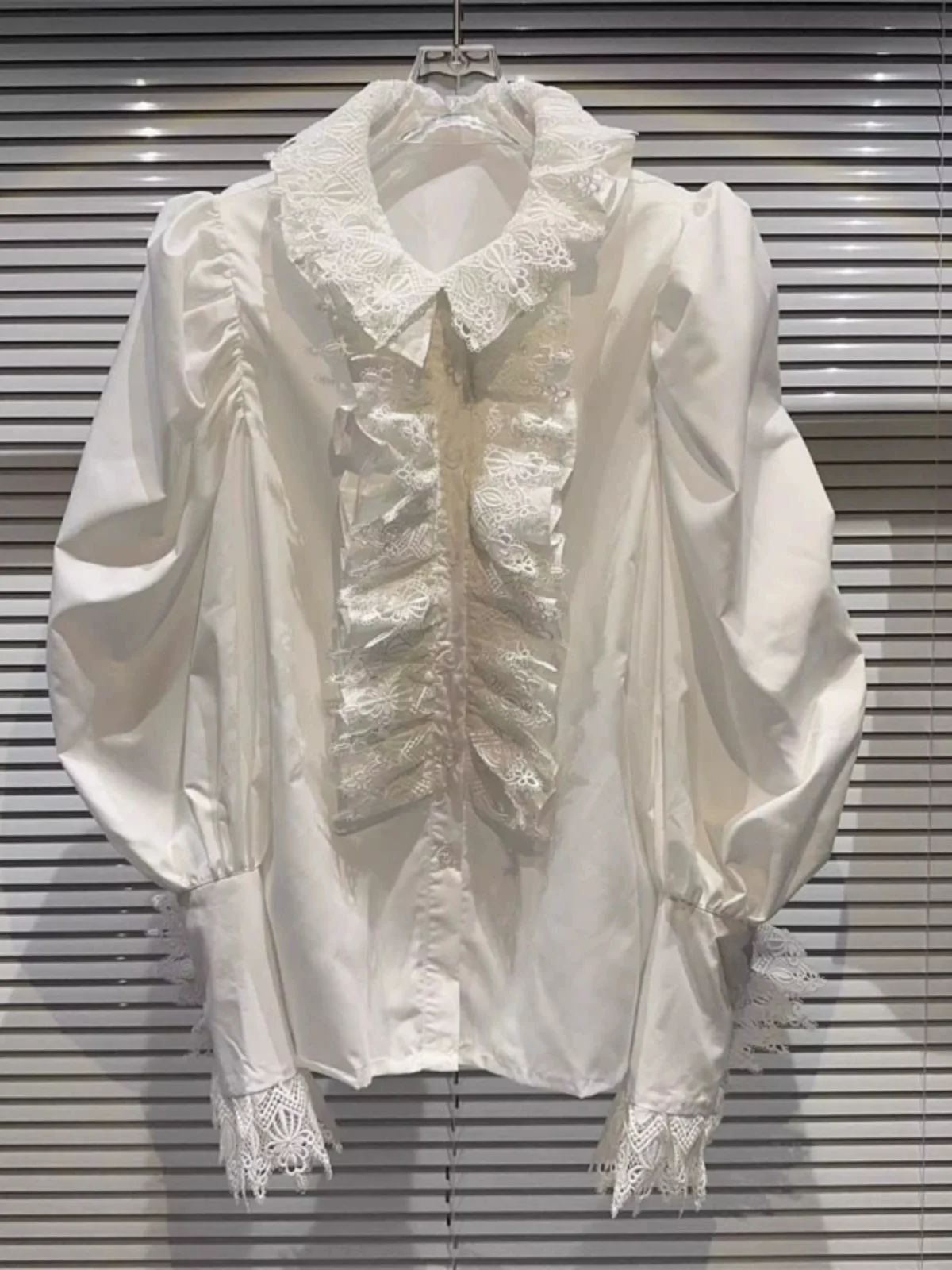 Spring 2026 New Sle French Sle Lace Floral Embroidery Collar Women's irt Ele Long Sve Bubble Sve Loose Fit Bl...
Spring 2026 New Sle French Sle Lace Floral Embroidery Collar Women's irt Ele Long Sve Bubble Sve Loose Fit Bl...