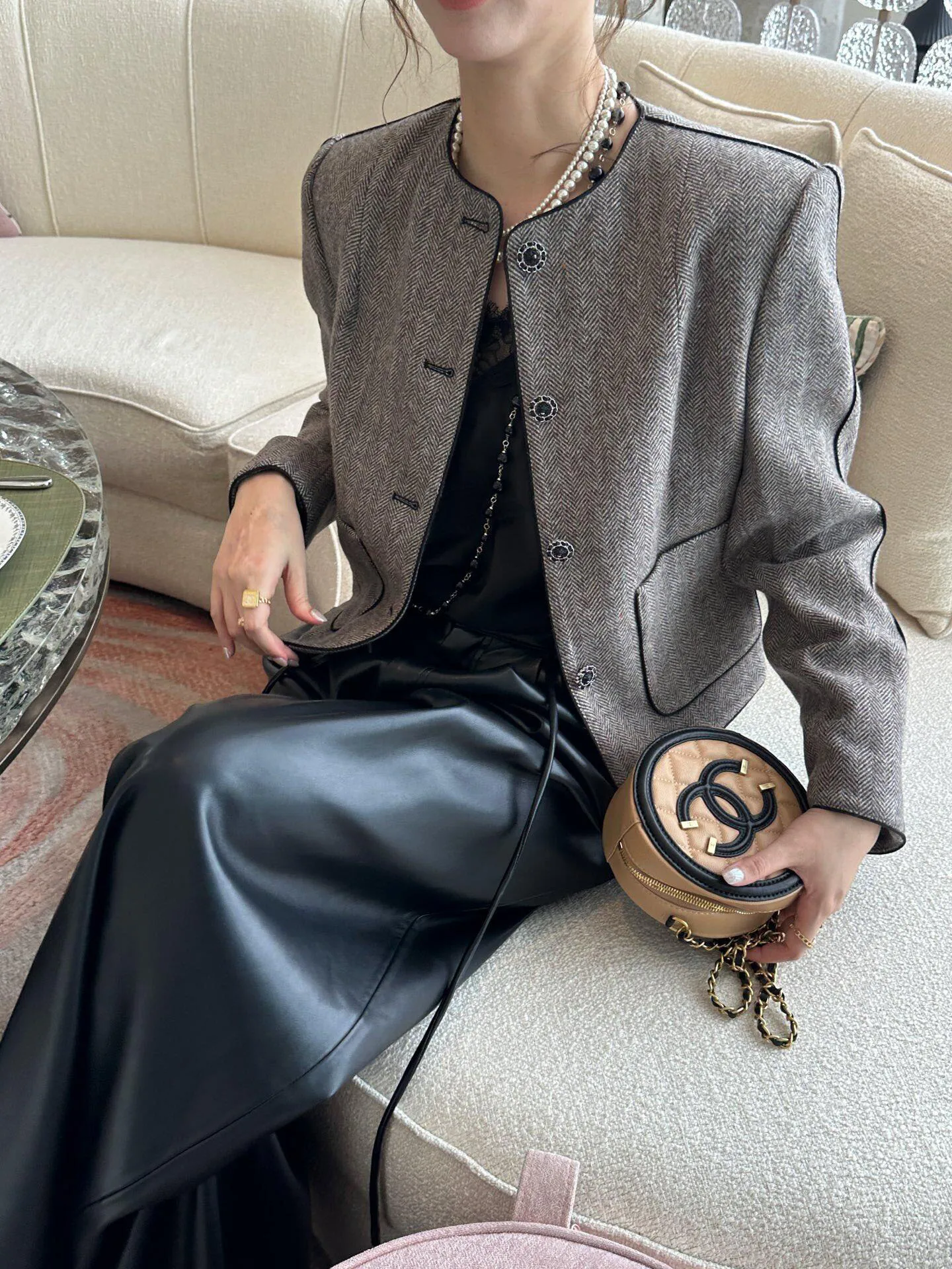 Ele ey ort Coat Women's Faion Spring 2026 New Retro Design Top Quali Luxury Sle Stand Fit round Ne Button up
Ele ey ort Coat Women's Faion Spring 2026 New Retro Design Top Quali Luxury Sle Stand Fit round Ne Button up