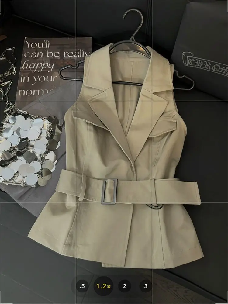 Y2k Vintage Lapel Neck Halter Vest Coat Women 2025 New Belit Slim Waist Jackets Summer Loose Sleeveless Tops Mujer
Y2k Vintage Lapel Neck Halter Vest Coat Women 2025 New Belit Slim Waist Jackets Summer Loose Sleeveless Tops Mujer