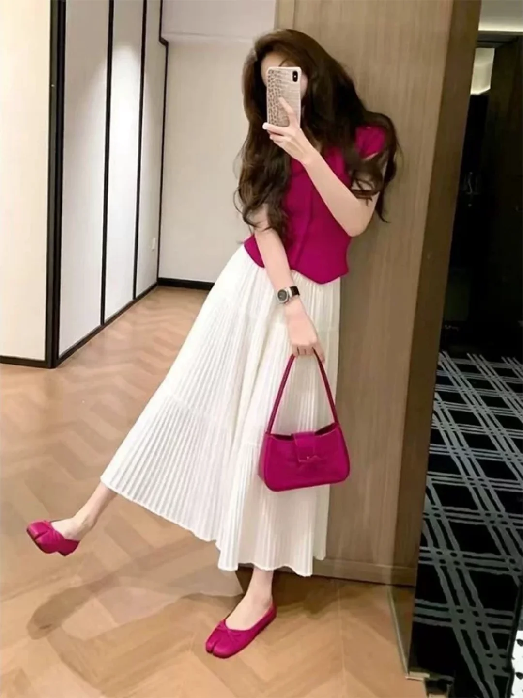 Elegant Neck Short Sleeve Knitwear Skirt Set Summer Fashion Two-Piece Women's High Waist Midi Skirt Cotton Slim Fit
Elegant Neck Short Sleeve Knitwear Skirt Set Summer Fashion Two-Piece Women's High Waist Midi Skirt Cotton Slim Fit