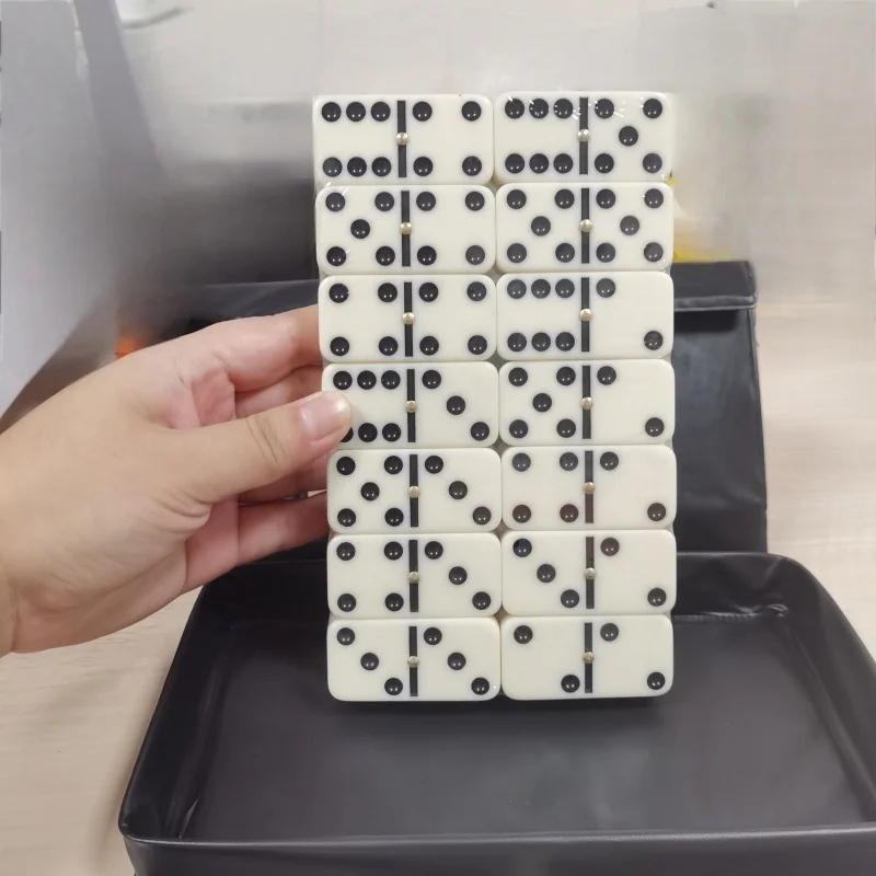 Двойное Six Dominome Domino 28, белое слоновой кости, без заклепок, домино для взрослых, для отдыха, дома, игра-головоломка, шахматная игра, набор из ПВХ, черная коробка 
Двойное Six Dominome Domino 28, белое слоновой кости, без заклепок, домино для взрослых, для отдыха, дома, игра-головоломка, шахматная игра, набор из ПВХ, черная коробка