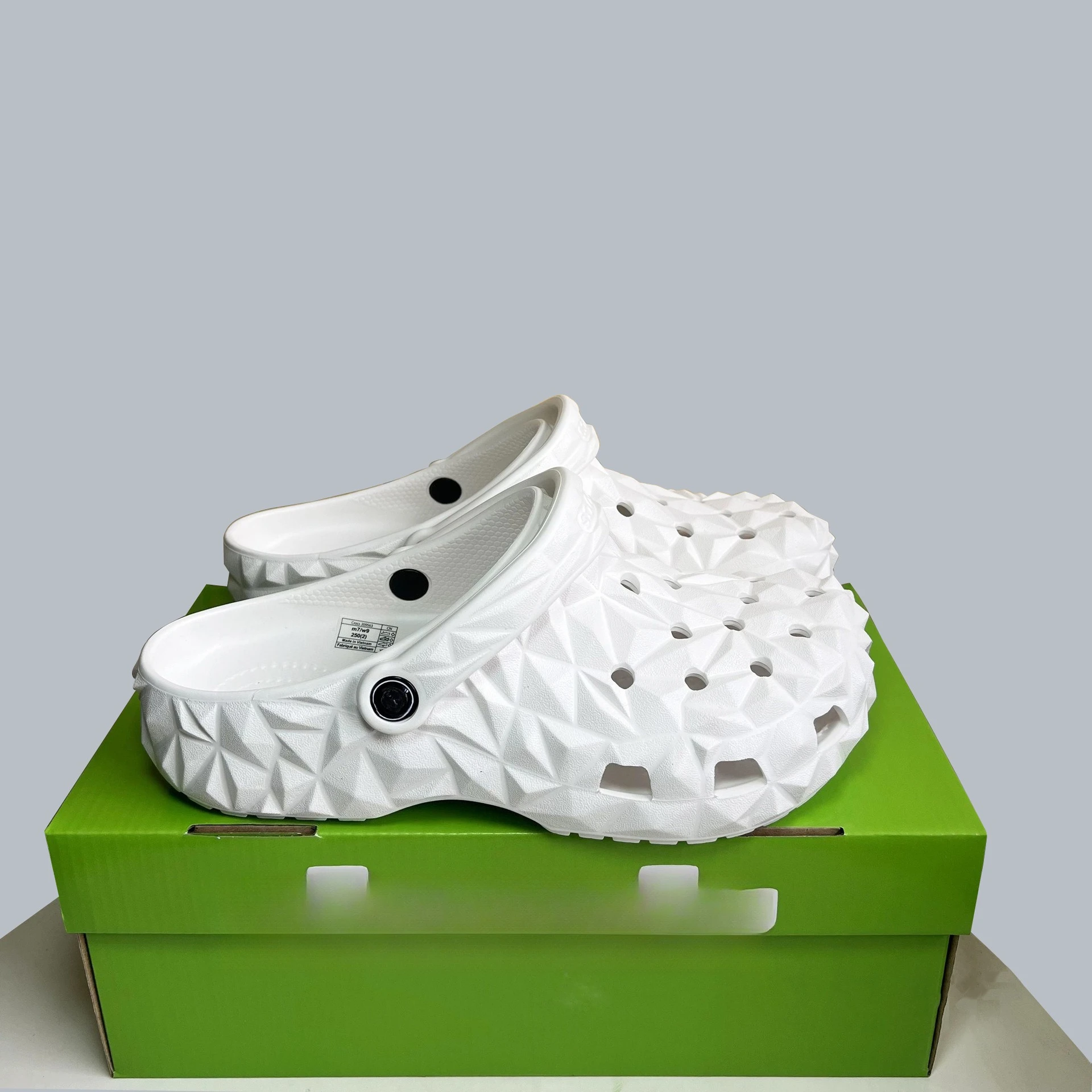 =Durian Cave Shoes for Men and Women Summer New Style Non slip Sandals, Baotou Slippers, Classic Beach Shoes for Outer Wear 
=Durian Cave Shoes for Men and Women Summer New Style Non slip Sandals, Baotou Slippers, Classic Beach Shoes for Outer Wear