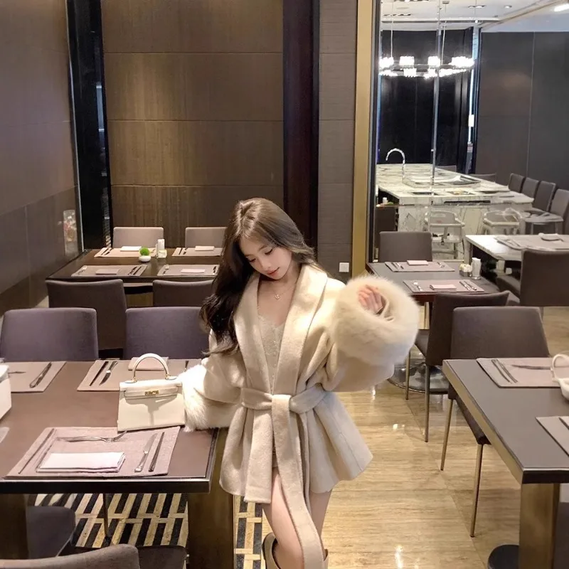 New Cashmere Coats Feminine loose Woolen Coats Women's Short Coat Elegant Double-sided Wool Overcoat 2025 New Cardigan Jackets
New Cashmere Coats Feminine loose Woolen Coats Women's Short Coat Elegant Double-sided Wool Overcoat 2025 New Cardigan Jackets