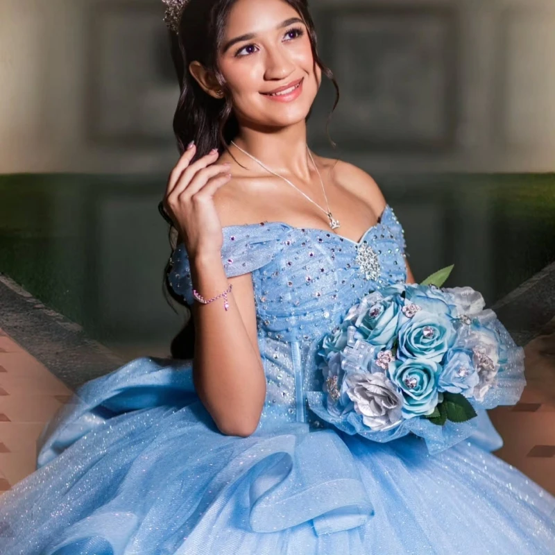 Sky Blue Shiny Quinceanera Dresses Off Shoulder Ball Gown Sweet 16 Dress Beading Crystal Bow Tull Birthday Party Vestidos 15 De
Sky Blue Shiny Quinceanera Dresses Off Shoulder Ball Gown Sweet 16 Dress Beading Crystal Bow Tull Birthday Party Vestidos 15 De