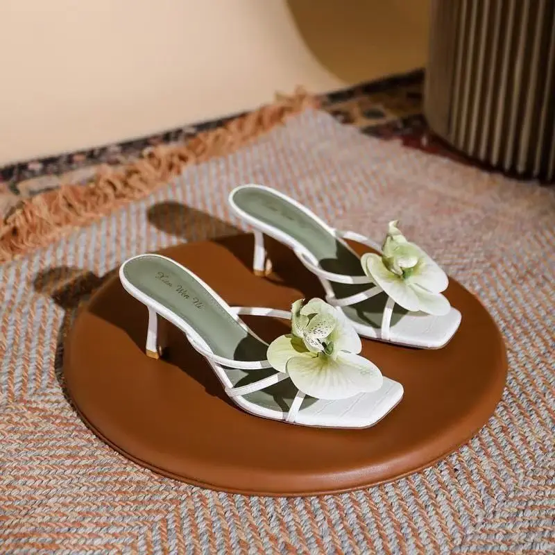 Elegant Women's Flower Design Women's Slippers Slippers Fashion Casual High Quality Women's Shoes Walking Shoes Sandals
Elegant Women's Flower Design Women's Slippers Slippers Fashion Casual High Quality Women's Shoes Walking Shoes Sandals