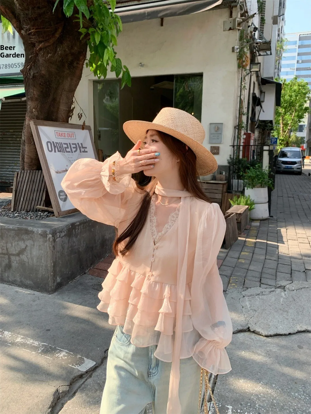 Sweet V-Neck Lace Splice Long Sleeve Women's Shirt Spring 2026 New Loose Slimming Sun Protection Top Korean Style Bell Sleeve
Sweet V-Neck Lace Splice Long Sleeve Women's Shirt Spring 2026 New Loose Slimming Sun Protection Top Korean Style Bell Sleeve