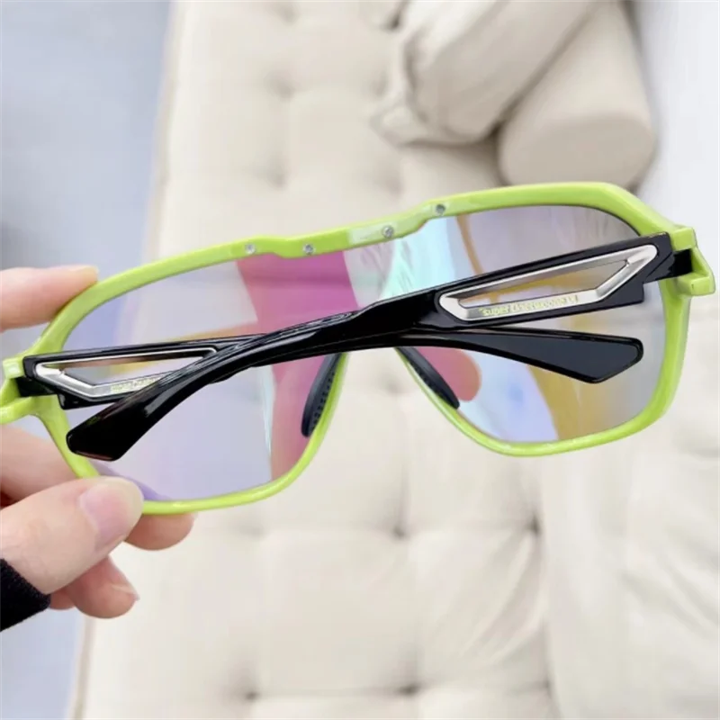 Sports cycling eye protection sunglasses Ski mountaineering windproof glasses large frame dazzling sunshade glasses unisex
Sports cycling eye protection sunglasses Ski mountaineering windproof glasses large frame dazzling sunshade glasses unisex