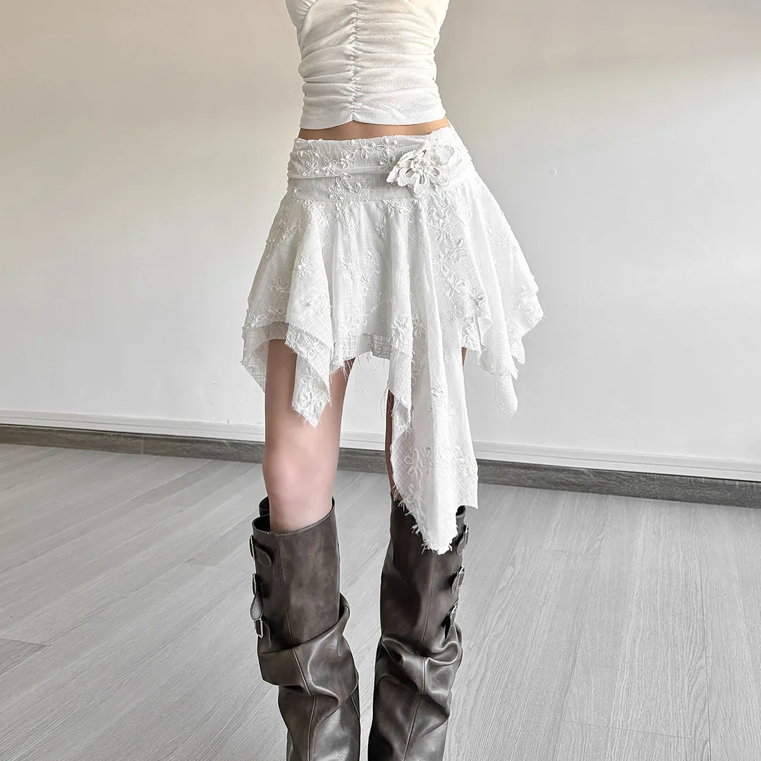 European and American summer new French layered niche irregular flowers fashion slim Joker skirt women
European and American summer new French layered niche irregular flowers fashion slim Joker skirt women