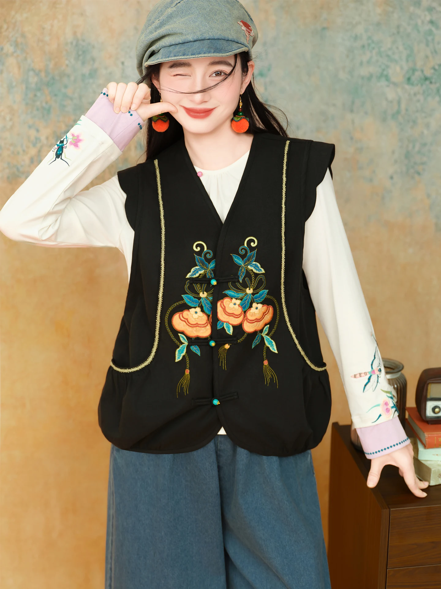 Elegant Gold Thread Embroidery Jacket Ethnic Style Heavy Work Jinshi Chongshou•Jiangsha Mule Spring New Design Women's Vest
Elegant Gold Thread Embroidery Jacket Ethnic Style Heavy Work Jinshi Chongshou•Jiangsha Mule Spring New Design Women's Vest