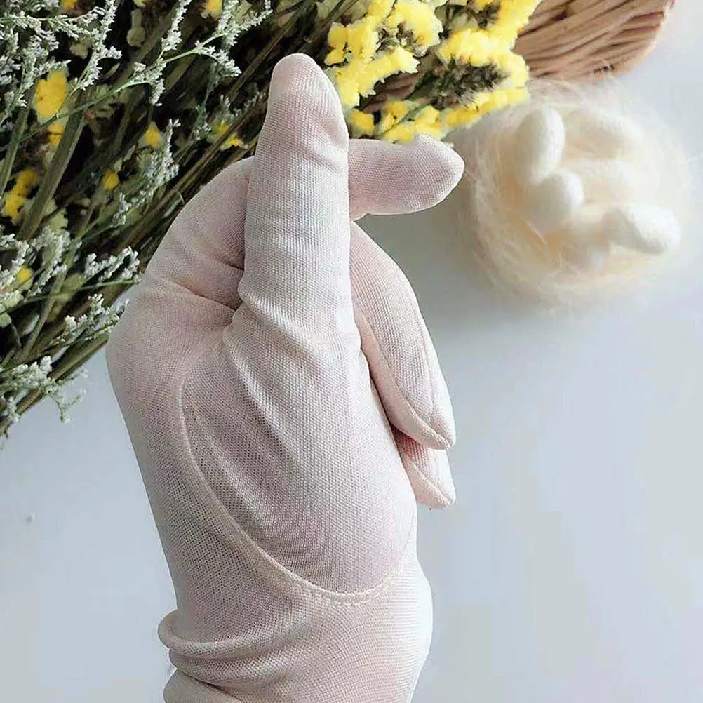 1Pair Silk Beauty Gloves for Hand Care Exfoliate Dead Skin Hydrate Dry Wrinkled Hands Whitening Smooth Softening Lotion Gloves
1Pair Silk Beauty Gloves for Hand Care Exfoliate Dead Skin Hydrate Dry Wrinkled Hands Whitening Smooth Softening Lotion Gloves