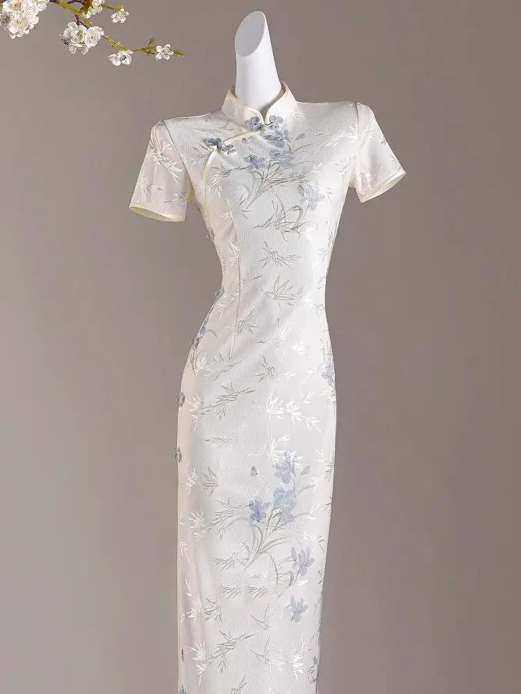 Women Summer Jacquard Cheongsam Stand Up Collar Chinese Style 2025 Qipao Dress Girl Elegant Modern Qipao Evening Dresses
Women Summer Jacquard Cheongsam Stand Up Collar Chinese Style 2025 Qipao Dress Girl Elegant Modern Qipao Evening Dresses