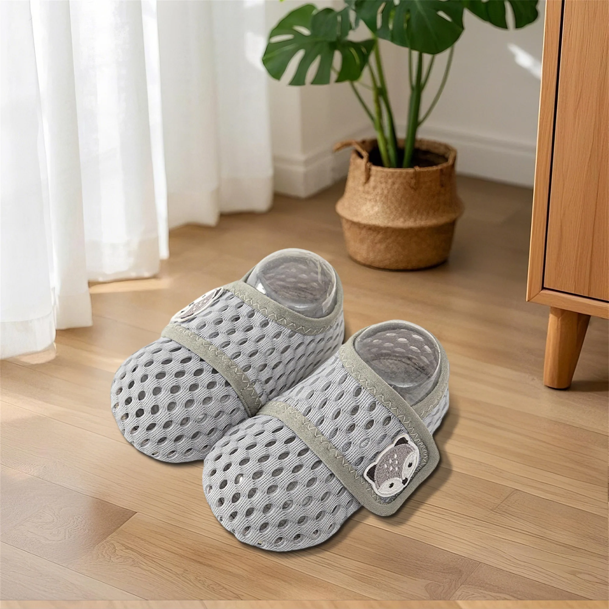 Дышащие детские кроссовки с нескользящей подошвой для маленьких мальчиков и девочек. Легкая обувь для первой ходьбы с сетчатым дизайном. 
Дышащие детские кроссовки с нескользящей подошвой для маленьких мальчиков и девочек. Легкая обувь для первой ходьбы с сетчатым дизайном.