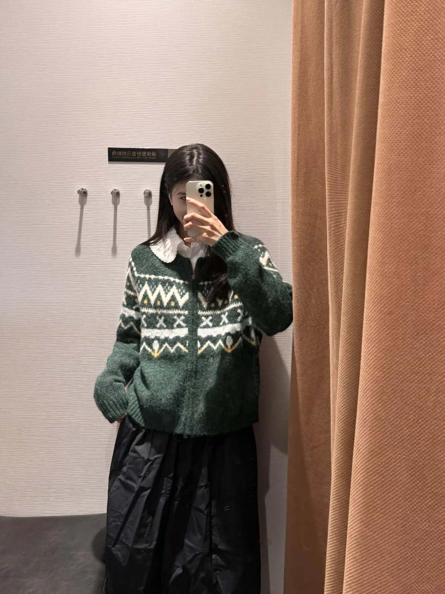 Green Retro Lazy Style Fair Isle Knitted Sweater Women's Autumn Winter Loose High-End Knitted Cardigan Outerwear
Green Retro Lazy Style Fair Isle Knitted Sweater Women's Autumn Winter Loose High-End Knitted Cardigan Outerwear