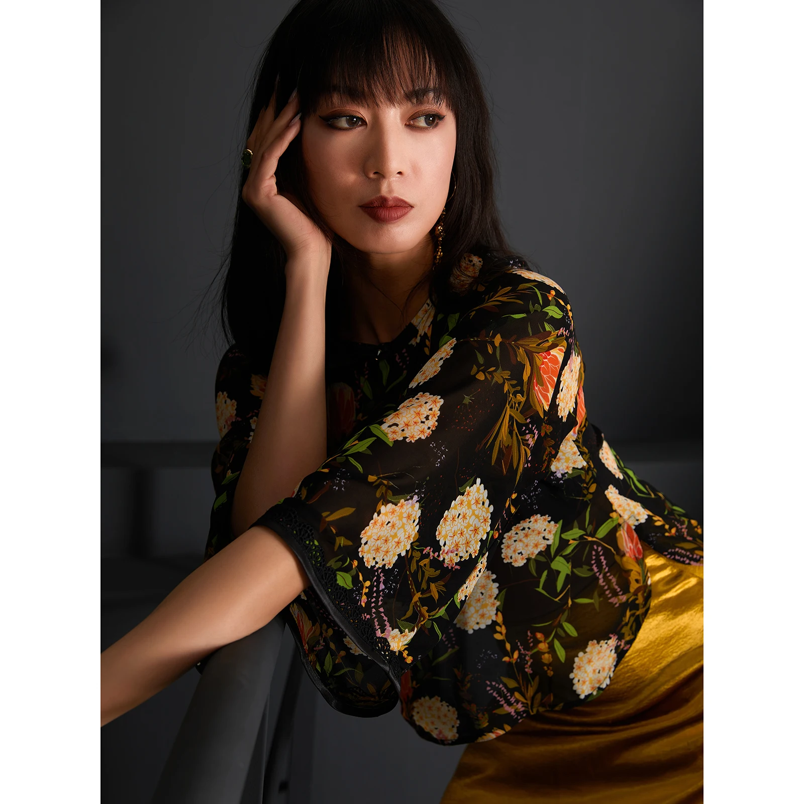 Original 2024 Summer New Print Buttoned Improved Chinese Sle awl Collar Midi Dr for Young Women in Their 20s
Original 2024 Summer New Print Buttoned Improved Chinese Sle awl Collar Midi Dr for Young Women in Their 20s