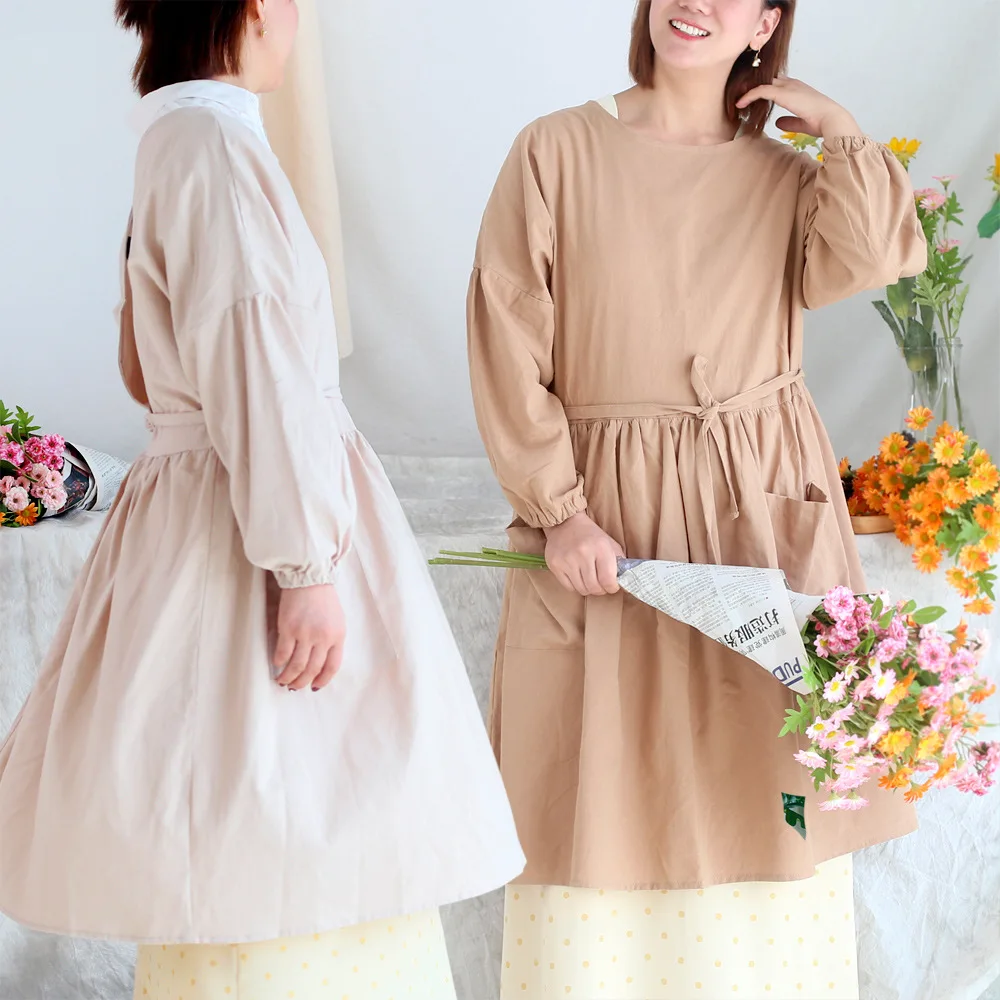 Japanese casual apron, women's smock, all cotton waterproof long sleeved reverse dressing, household kitchen apron
Japanese casual apron, women's smock, all cotton waterproof long sleeved reverse dressing, household kitchen apron