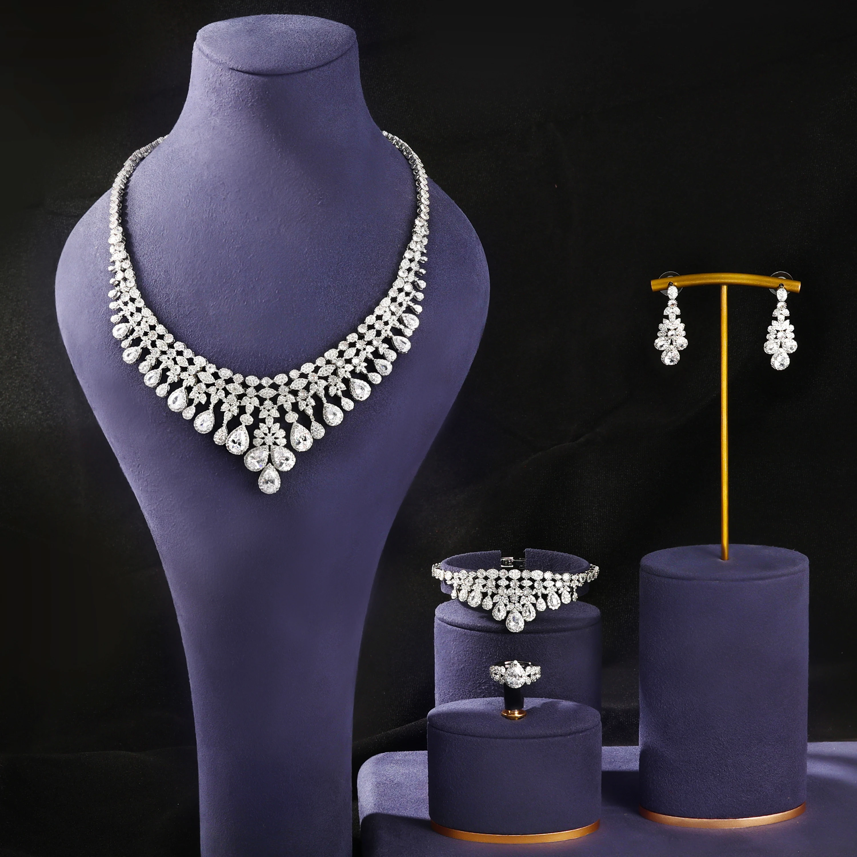2023 New 4-Piece Bridal Jewelry Set Fashion Dubai Jewelry Set Women's Wedding Party Accessories Design
2023 New 4-Piece Bridal Jewelry Set Fashion Dubai Jewelry Set Women's Wedding Party Accessories Design