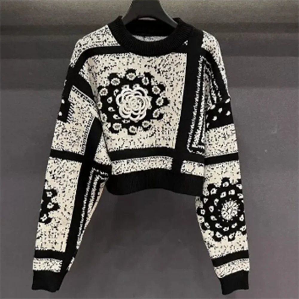 Bead camellia knit women top autumn and winter fashion classic color round-neck sweater
Bead camellia knit women top autumn and winter fashion classic color round-neck sweater