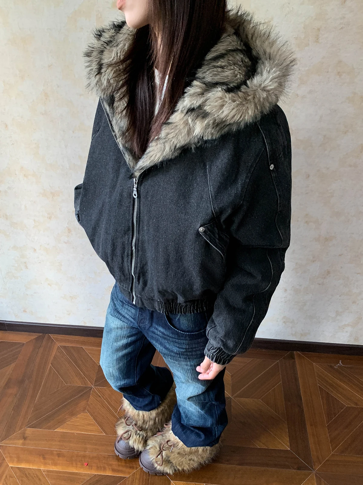 Aket American Sle Тяжелая джинсовая куртка с большим меховым воротником из хлопка, свободная теплая парка с капюшоном для пар
Aket American Sle Тяжелая джинсовая куртка с большим меховым воротником из хлопка, свободная теплая парка с капюшоном для пар