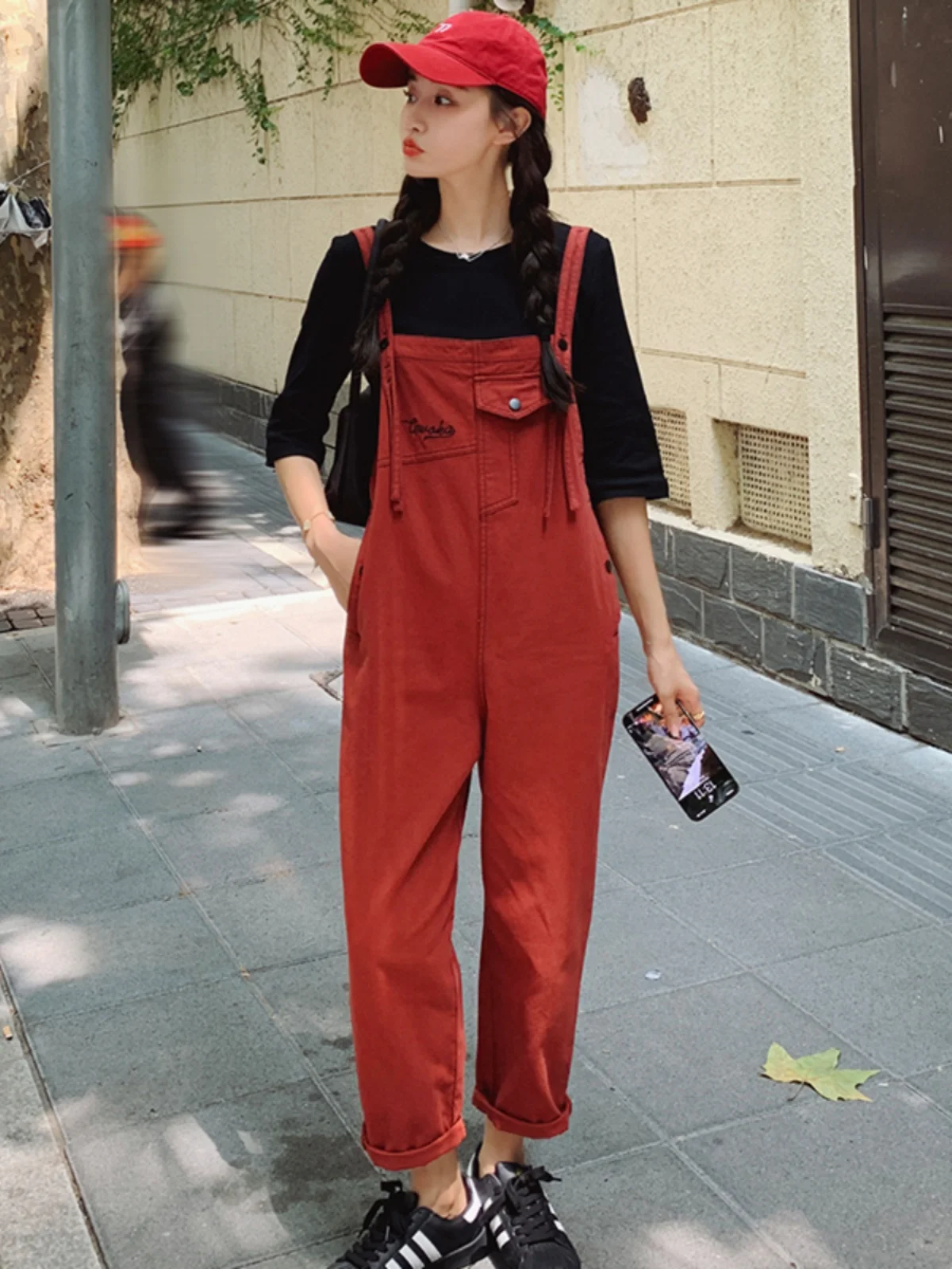 Антивозрастные женские комбинезоны с широкими штанинами, модные, с высокой талией, цельные брюки в корейском стиле, утягивающие, прямого кроя, длинные
Антивозрастные женские комбинезоны с широкими штанинами, модные, с высокой талией, цельные брюки в корейском стиле, утягивающие, прямого кроя, длинные