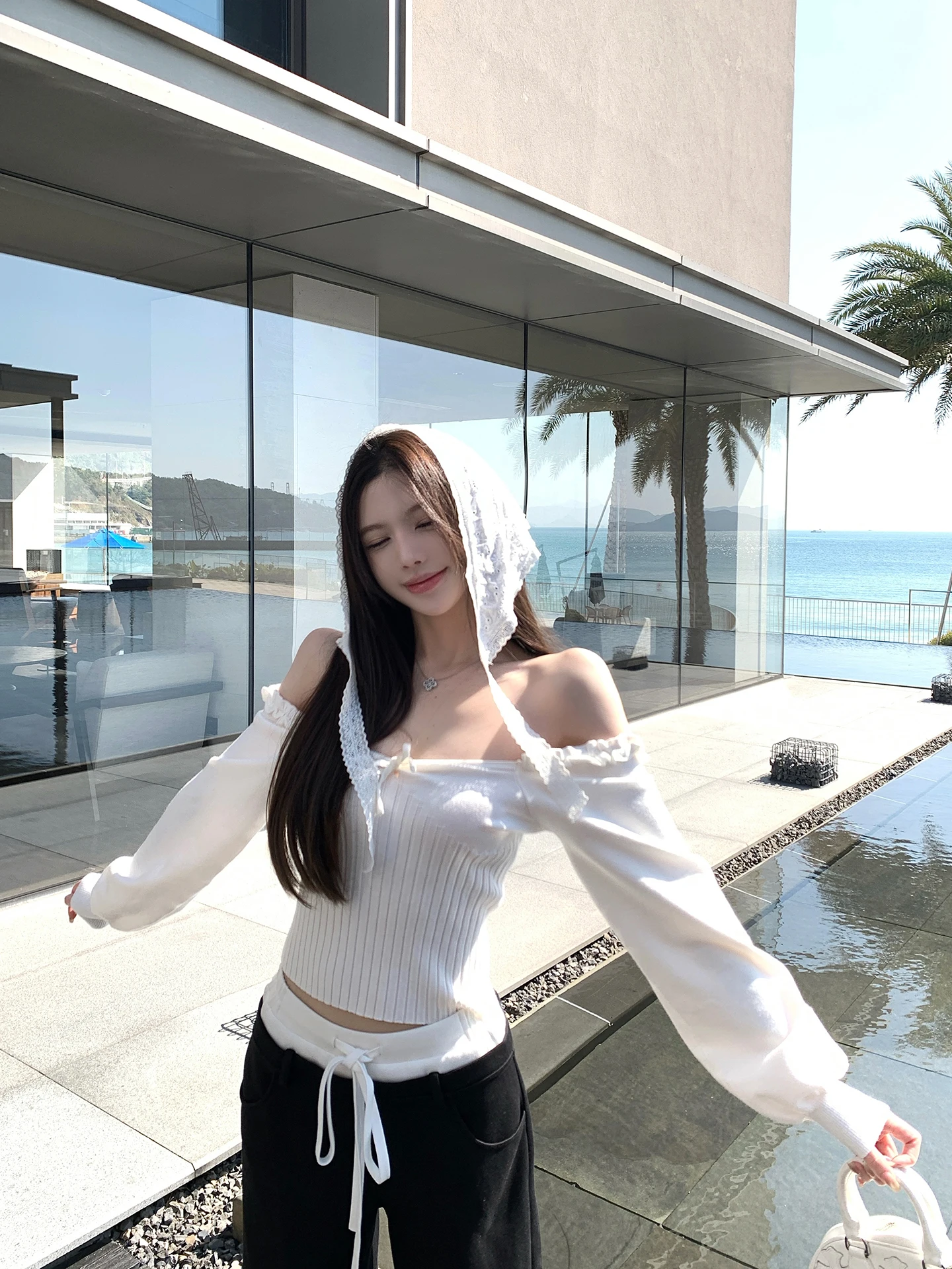 Женский шерстяной вязаный свитер Sister Titi Gentle Chor с открытыми плечами, укороченный, белый, повседневный, приталенный, в стиле Sweet Desire
Женский шерстяной вязаный свитер Sister Titi Gentle Chor с открытыми плечами, укороченный, белый, повседневный, приталенный, в стиле Sweet Desire