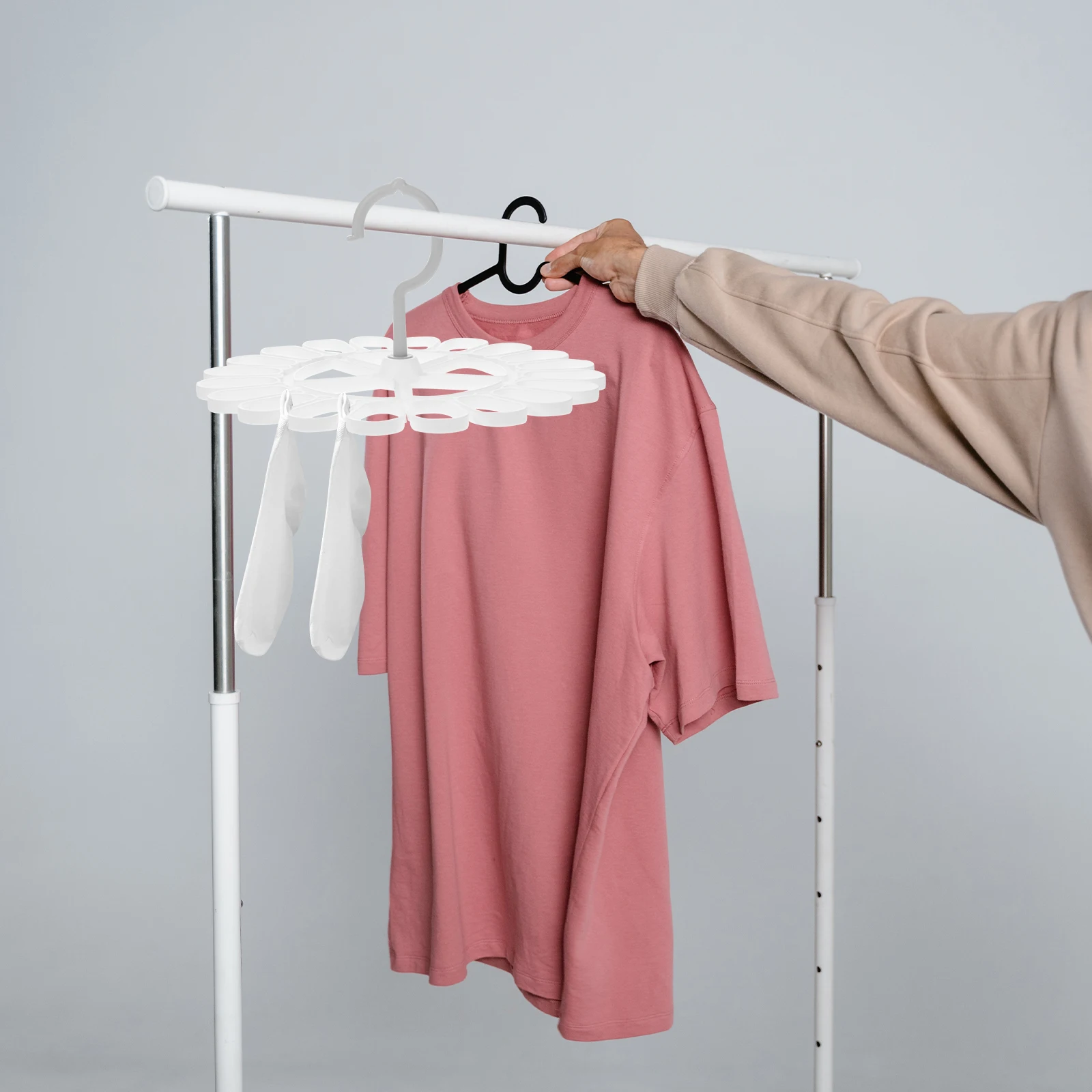 2pcs Socks Underwear Hanging Shelf Windproof Laundry Rack Anti-Slip Sock Balcony Drying Hanger Clothes Drying Rack 
2pcs Socks Underwear Hanging Shelf Windproof Laundry Rack Anti-Slip Sock Balcony Drying Hanger Clothes Drying Rack