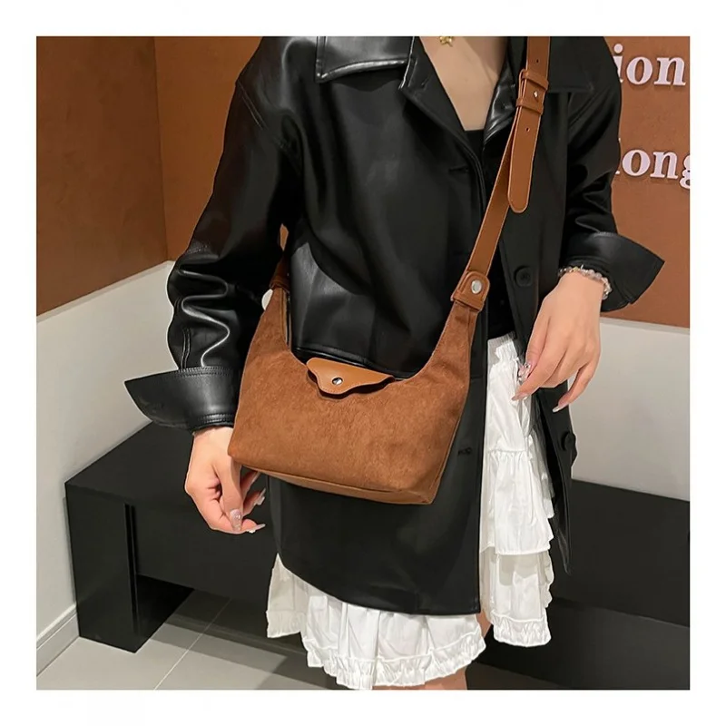 Высококачественная женская сумка через плечо из кожи премиум-класса, повседневная, элегантная, винтажная, в Париже
Высококачественная женская сумка через плечо из кожи премиум-класса, повседневная, элегантная, винтажная, в Париже