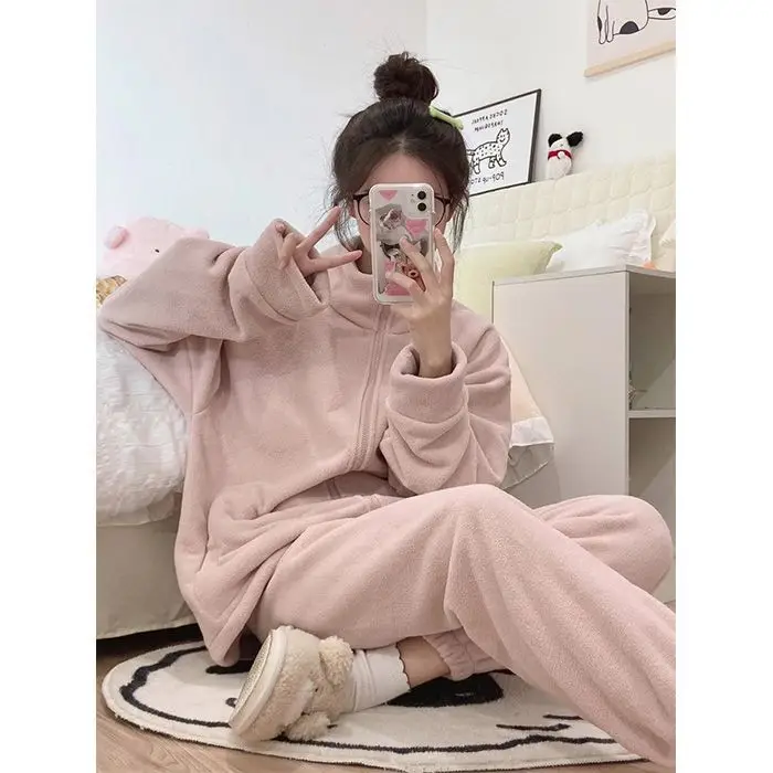 Pink Thick Coral Fleece Women's Set Winter 2026 Stand Collar Long Sleeve Zipper Cardigan Top + Pants 2 Pcs Set Plush Home Pajama
Pink Thick Coral Fleece Women's Set Winter 2026 Stand Collar Long Sleeve Zipper Cardigan Top + Pants 2 Pcs Set Plush Home Pajama