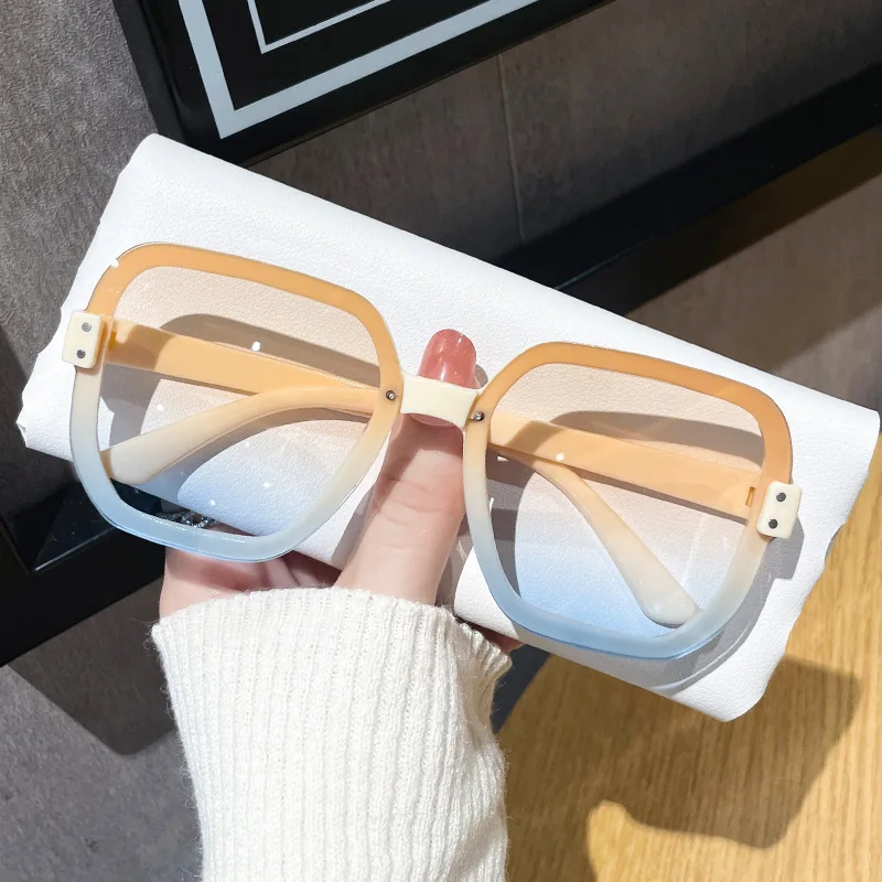 2025 new square frame fashion sunglasses gradient color sunglasses women's UV protection(DS-2277)
2025 new square frame fashion sunglasses gradient color sunglasses women's UV protection(DS-2277)