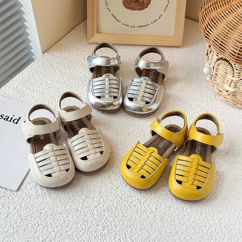 2025 детские сандалии для девочек, новая летняя мода в корейском стиле, нескользящая универсальная шикарная пляжная обувь в римском стиле с мягкой подошвой
